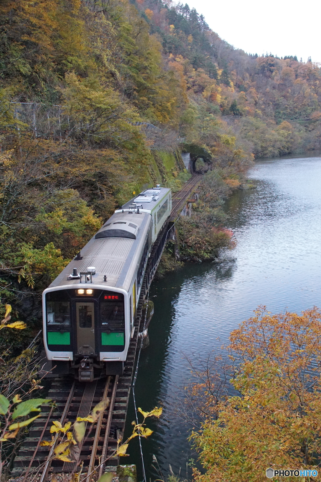 川べり走行のキハが大接近！