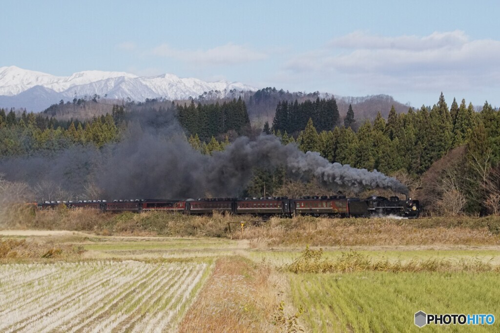 上野尻を往くばんえつ物語号！