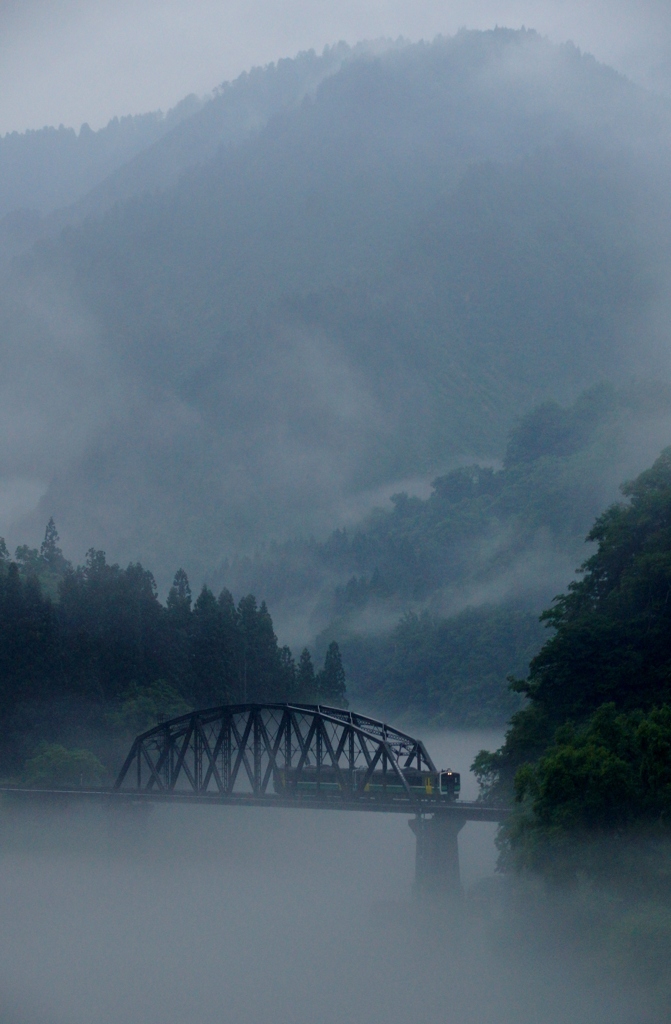 只見線に川霧の季節がやって来た①！