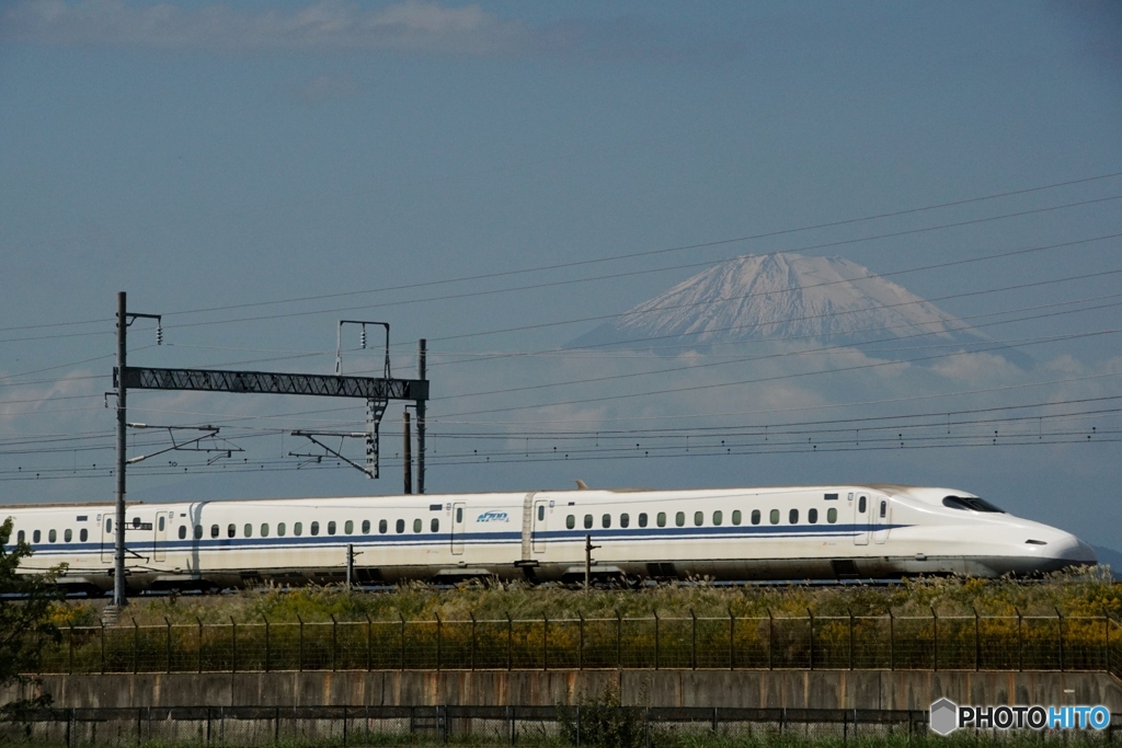 クローズアップの新幹線と富士山！