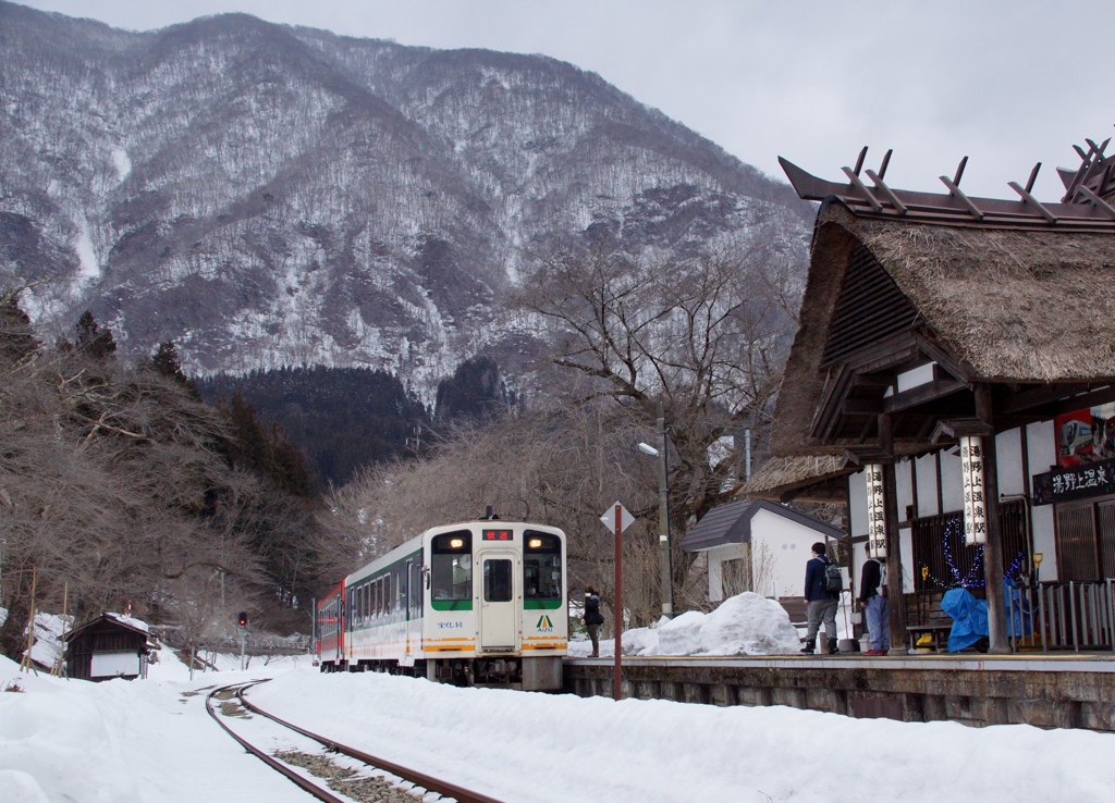 旅情溢れる湯野上温泉駅！