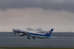 飛行機とゲートブリッジ