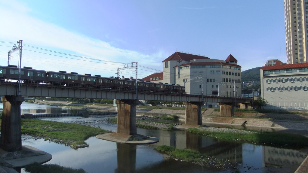 阪急電車と宝塚大劇場