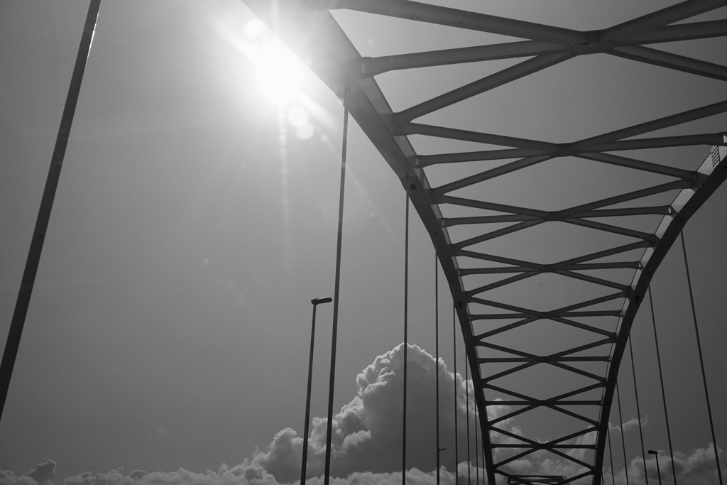 太陽と橋