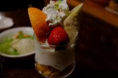 ミニパフェ。ぜんぜんミニじゃない