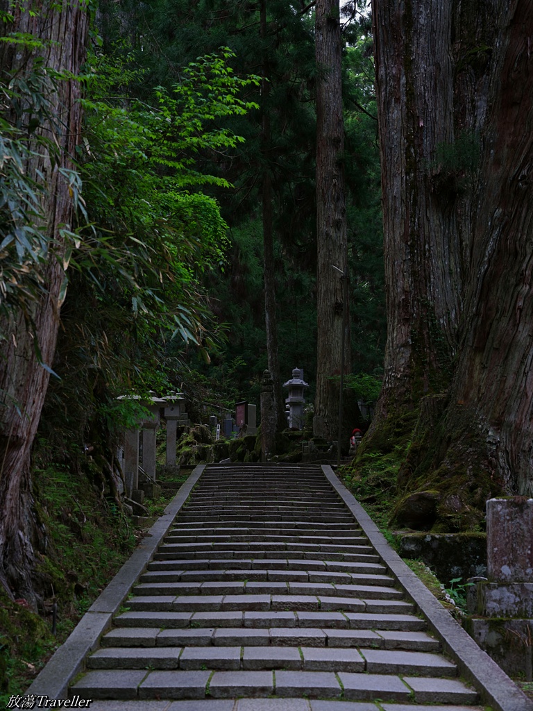奥の院参道：御廟への道