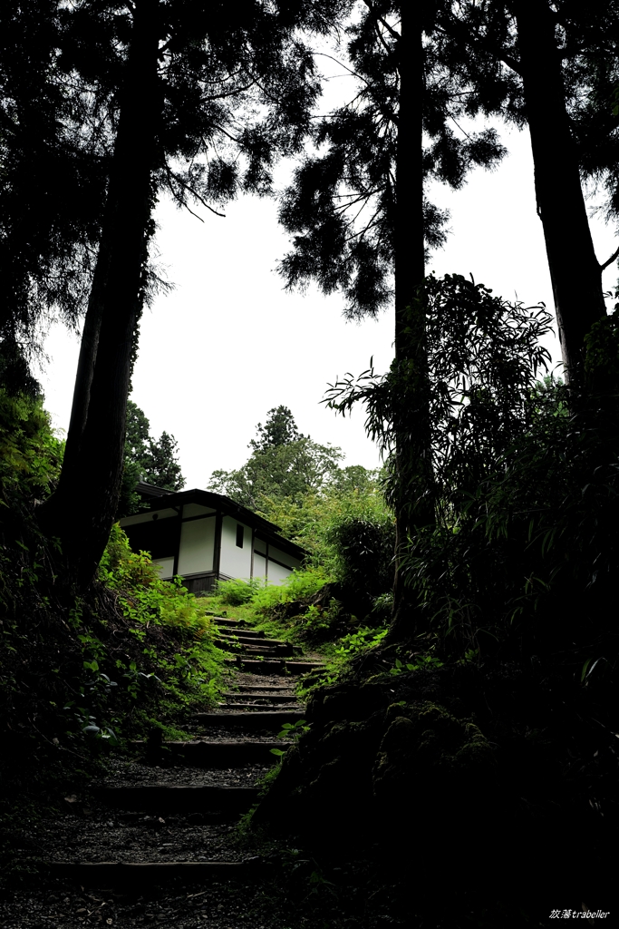 金峰神社：本殿へ続く道