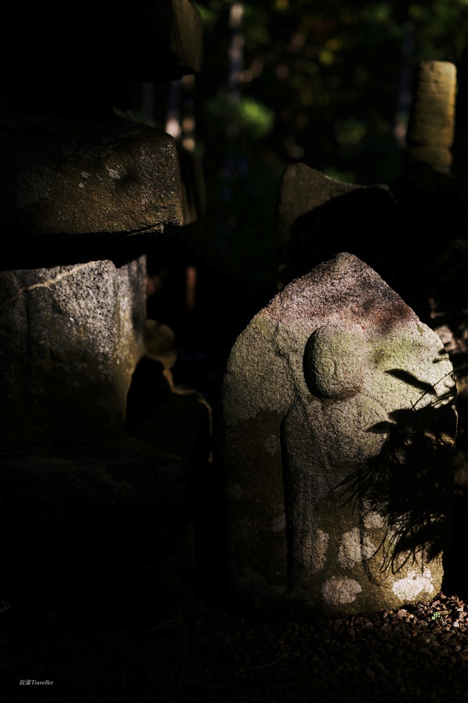 音羽山観音寺：光と影と仏像と