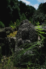 鵜川四十八体石仏群：取り巻きの小さな石仏たち２