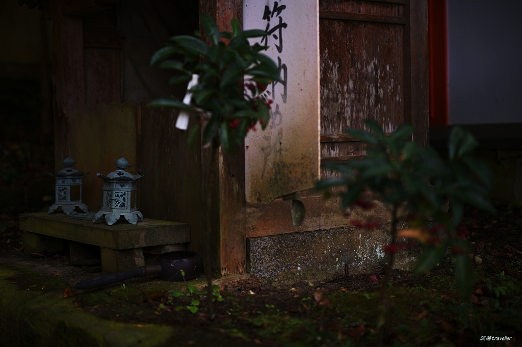 墨坂神社：出番を待つ灯籠