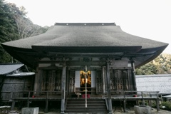 瓦屋禅寺：茅葺屋根の本堂