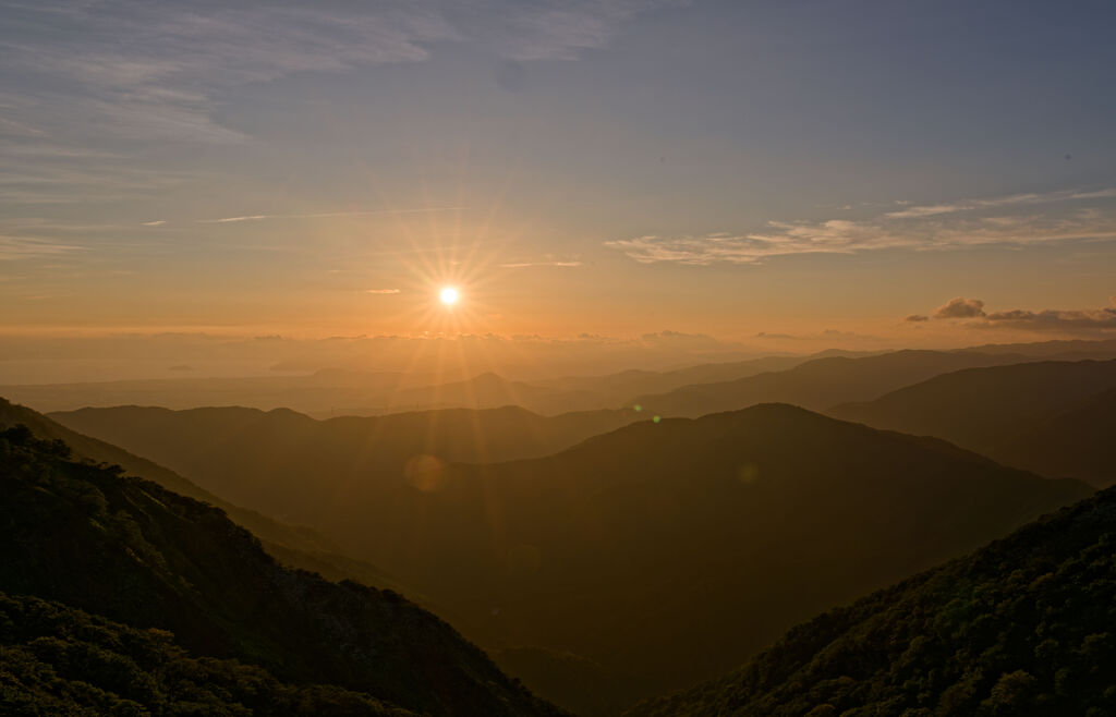 琵琶湖と夕陽