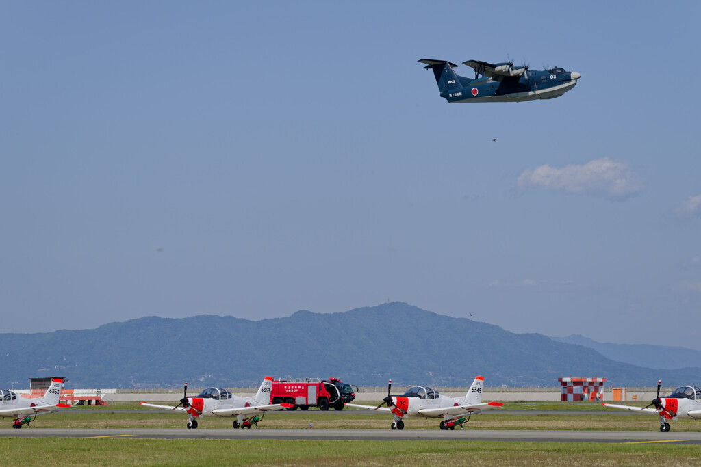 US-2と消防車のレース　2