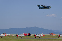 US-2と消防車のレース　2