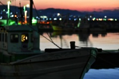 夕暮れの漁港
