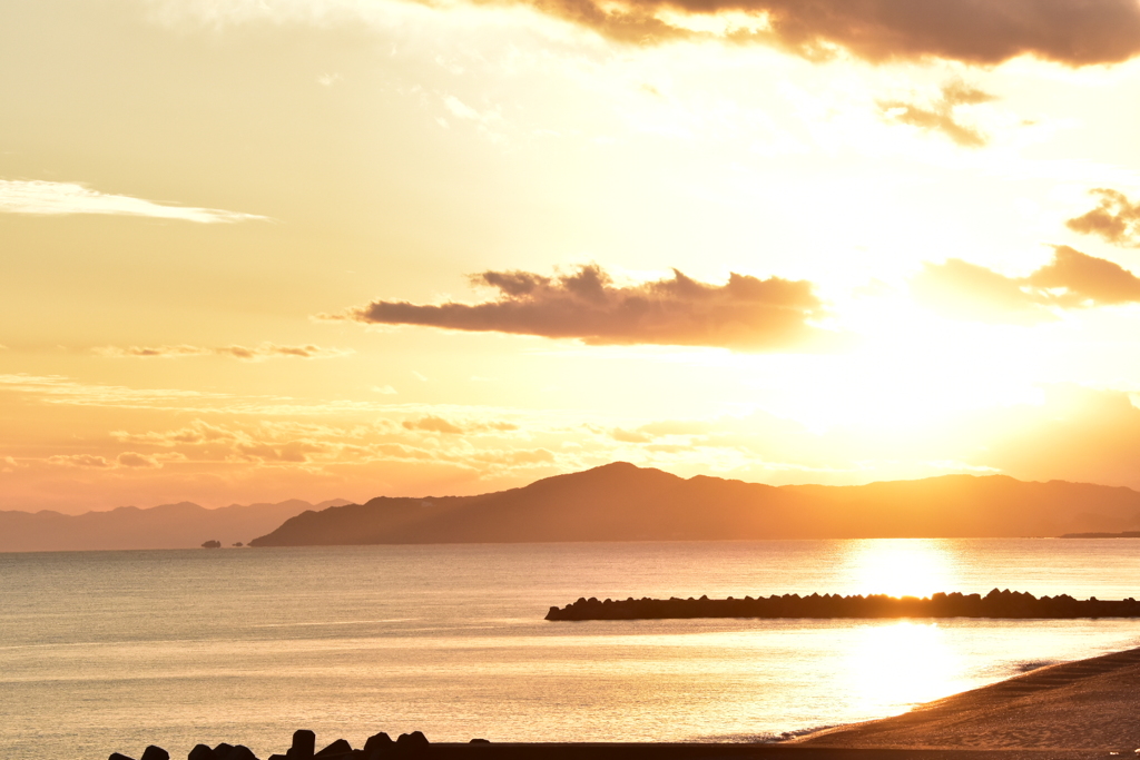 桂浜からの夕陽.｡.:* ♬*゜