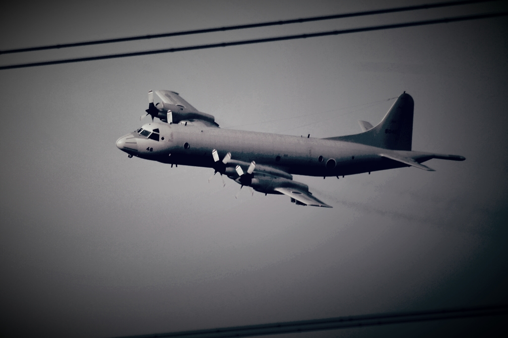 自衛隊の飛行機をオールドな感じで。