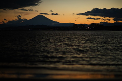 何とか何とか富士の峰。