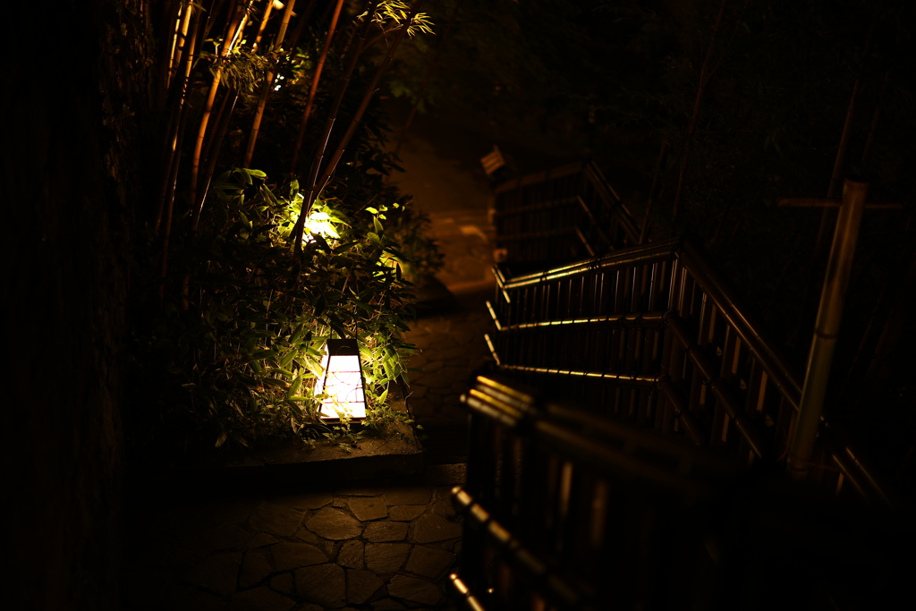 抜け出した。