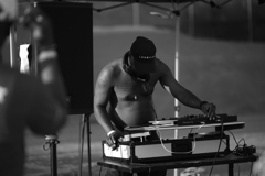 DJ