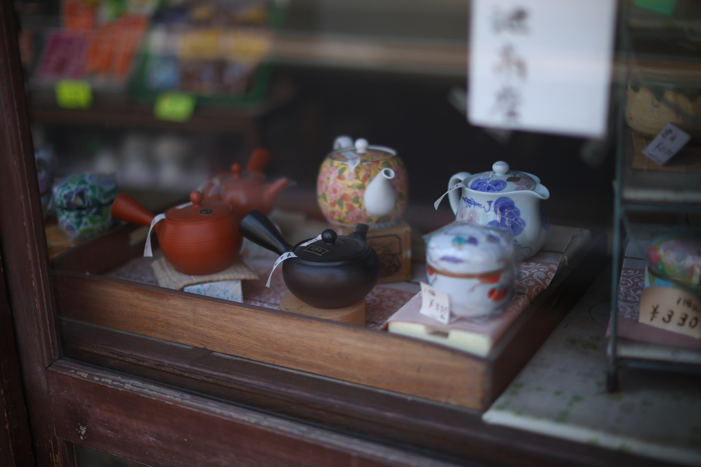 お土産屋さんが並びます