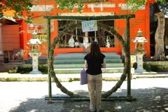 輪をくぐる