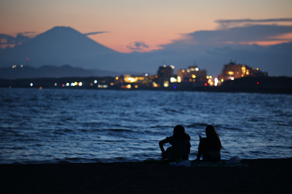 暮れる海と仲良しさん