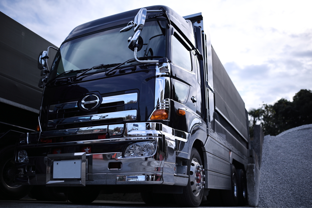 軽くデコってる大型を