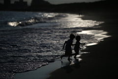 潮風に混ざる奇声と