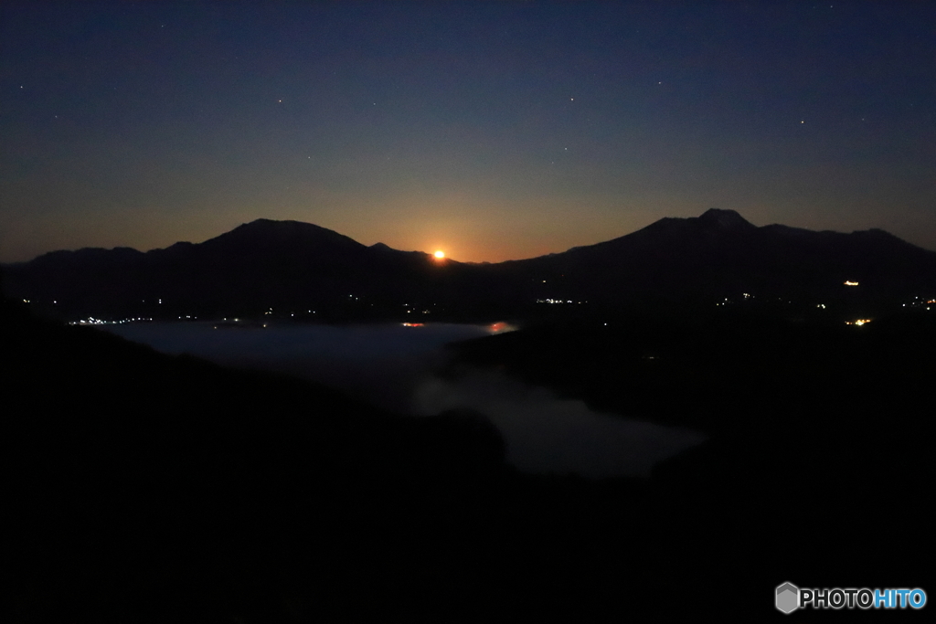 静かに沈む