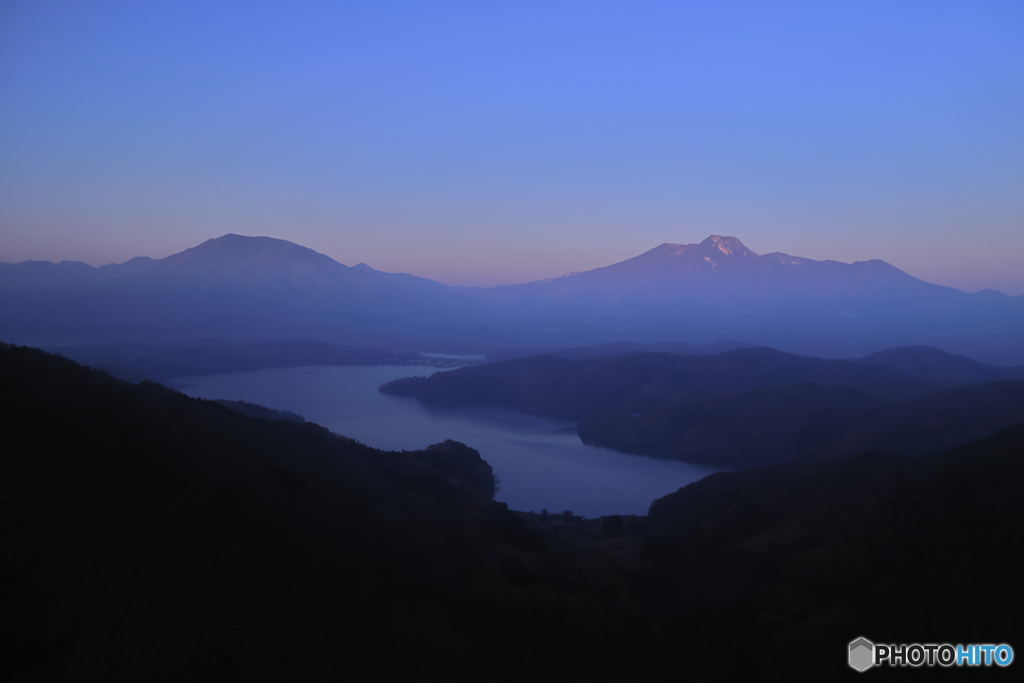 朝靄の名峰たち