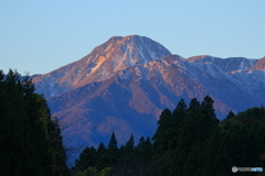 名峰の夜明け