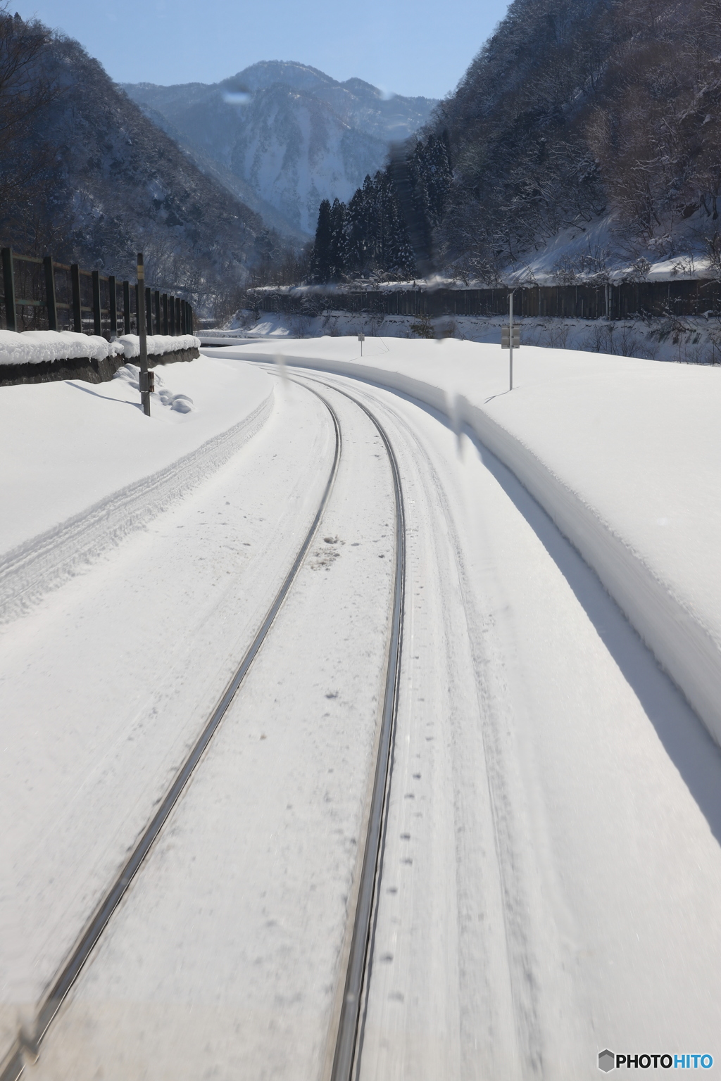 鉄路の向こうは？