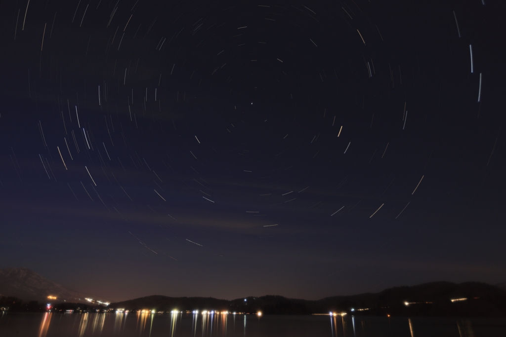 湖畔の空