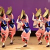 腰を捻り