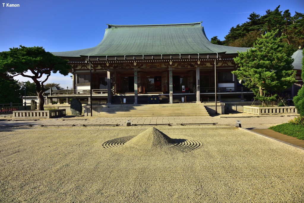 枯山水庭園と金堂