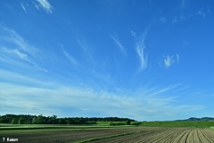 夕方の青い空と雲