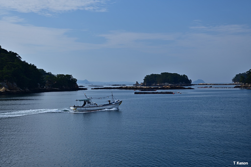 島々に漁船