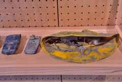 泥まみれの帽子