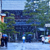 山門に雪
