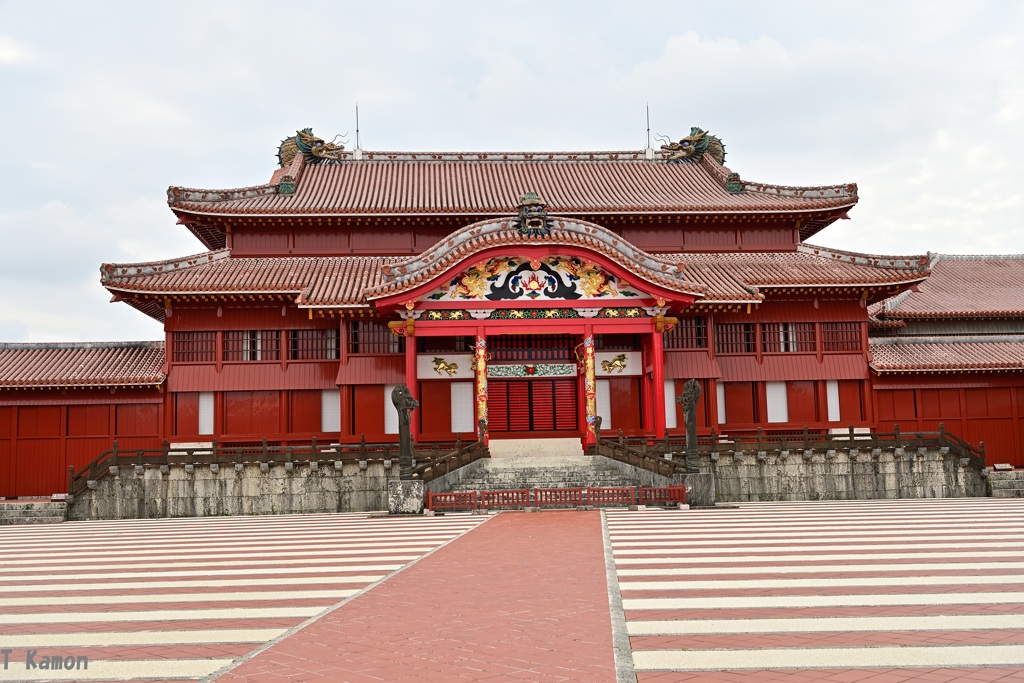 首里城の正殿と御庭