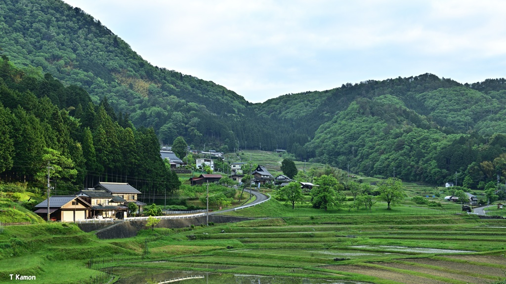 山間の村の朝