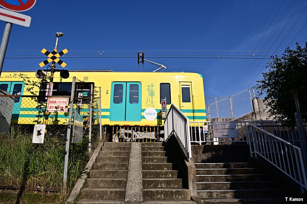 鳴尾南踏切道から見た風景