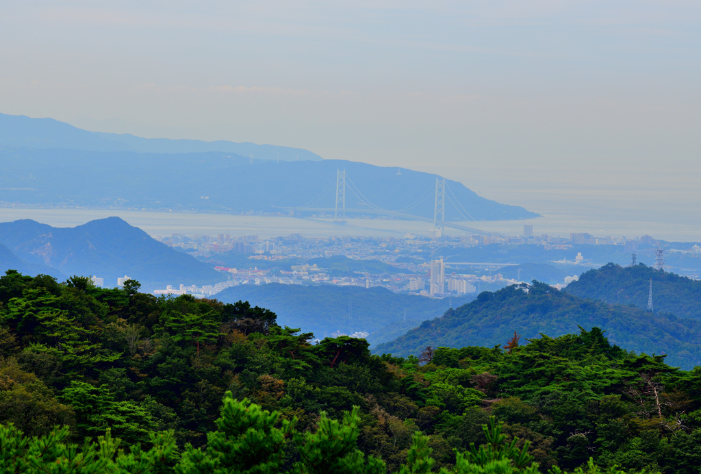 霞む大橋