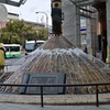 行基菩薩像と托鉢僧