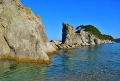 透明な海と岩