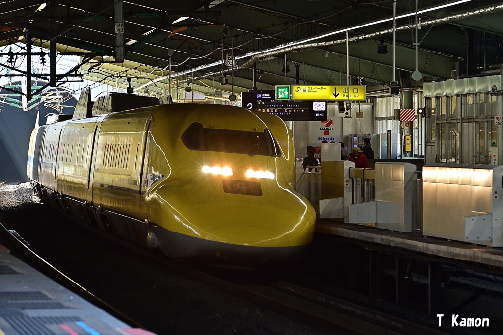 新神戸駅に停車