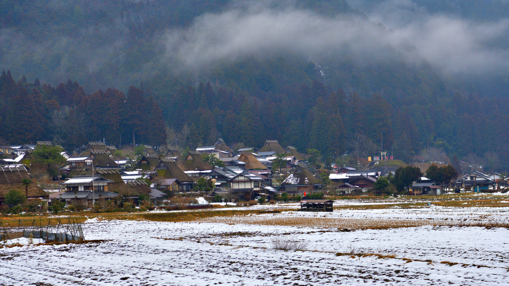 雨の美山かやぶきの里