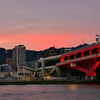 赤い橋と夕焼け