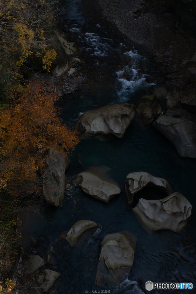 秋の手取川峡谷